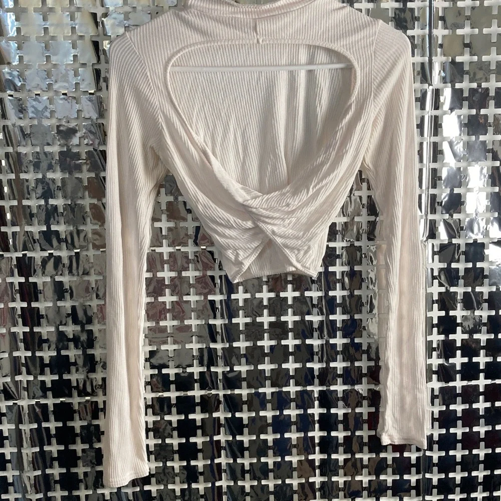 ALO Yoga Ribbed Mock Neck Long Sleeve Crop Top - Cream
